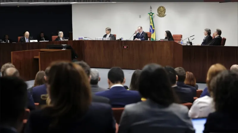 Por unanimidade, STF torna réus Bolsonaro e outros 7 por trama golpista