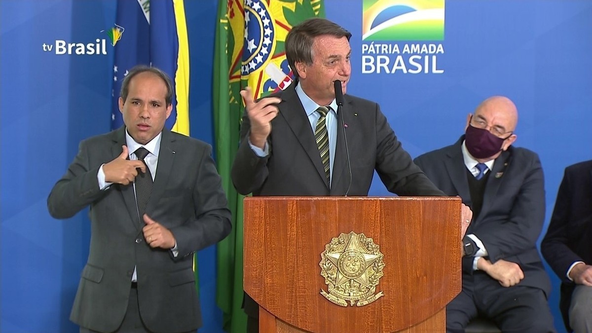 Em novo ataque, Bolsonaro diz que jornalista 'bundão' tem mais chance de morrer de Covid