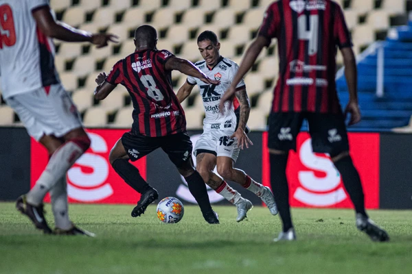 Vitória empata com o Moto Club e se classifica em primeiro na Copa do Nordeste