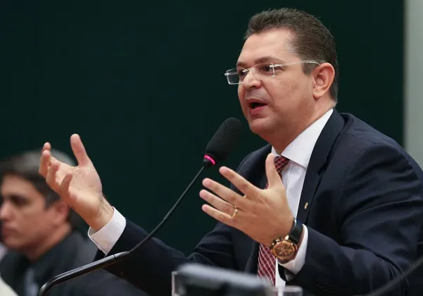 Líder do PL afirma já ter 165 votos a favor do projeto de lei para anistiar presos no 8/1