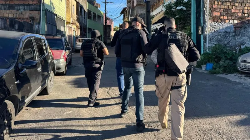 Trio da mesma família é preso em operação que mira envolvidos em crimes contra bancos na Bahia