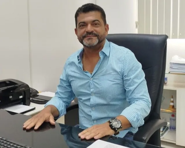 Superintendente de Trânsito fala sobre filas duplas que se formam em colégios e igrejas da cidade