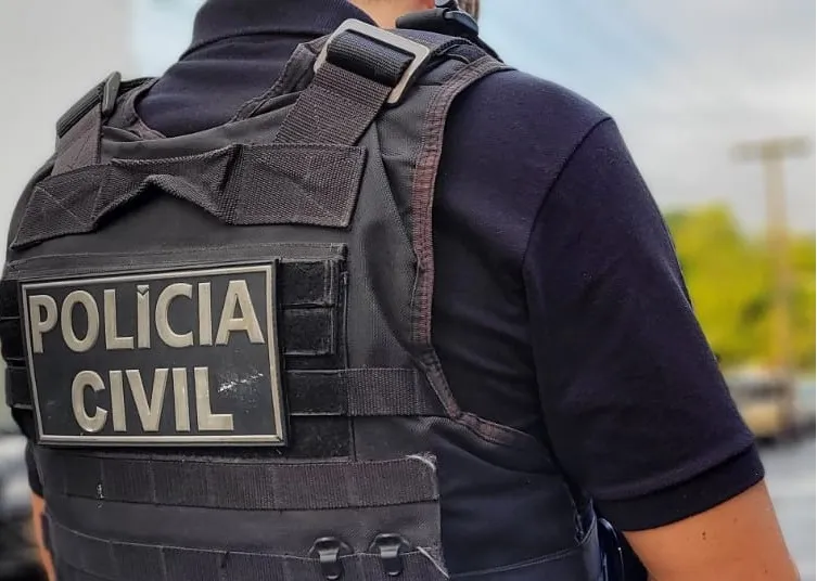 Jovem ajuda namorado a forjar sequestro para incriminar o próprio pai