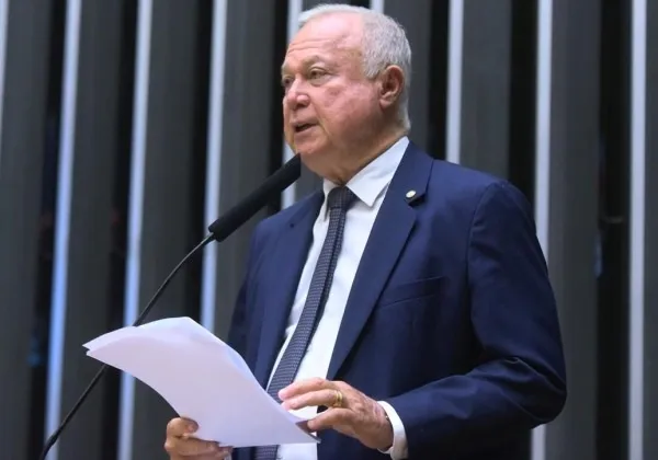 Com assinatura de Paulo Azi, oposição alcança as 257 para urgência do projeto de anistia