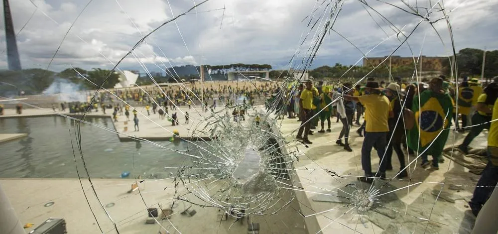 Anistia a golpistas ainda depende de aprovação no Congresso e pode ser questionada no STF; entenda