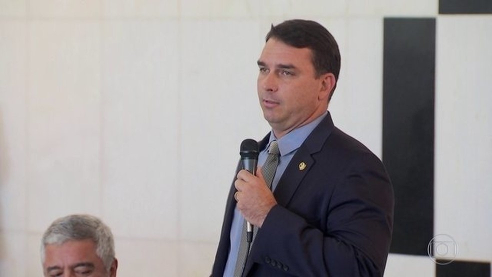 Flávio Bolsonaro anuncia diagnóstico de Covid e diz estar assintomático