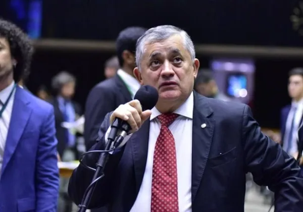 Líder do PT na Câmara diz que Lula será candidato em 2026 e descarta plano B no partido