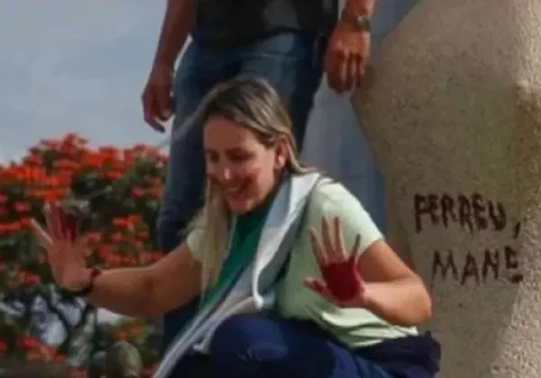 “Perdeu, mané”: Baiana que pichou estátua é condenada a 14 anos de prisão