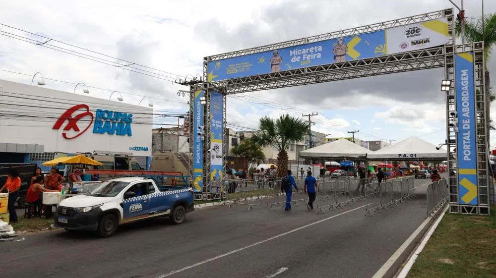 Segurança é garantida com efetivo policial ampliado, portais de abordagem e câmeras de reconhecimento facial na Micareta de Feira
