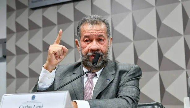 AtlasIntel: Maioria dos brasileiros é a favor da demissão de Lupi