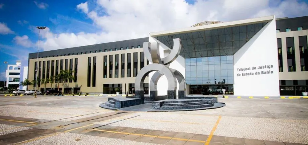Servidores do judiciário da Bahia declaram greve por tempo indeterminado