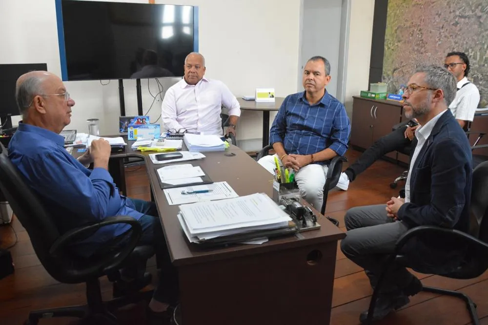 Prefeito José Ronaldo recebe secretário de Cultura do Estado e celebra sucesso da Micareta 2025