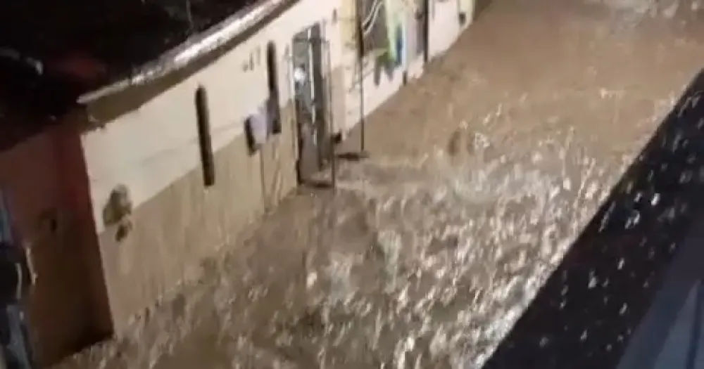 Chuva forte alaga diversas vias em cidade do Recôncavo