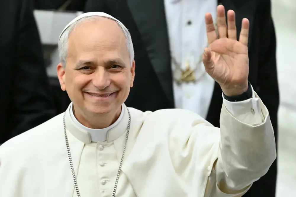 Novo papa se reúne pela 1ª vez com jornalistas no Vaticano