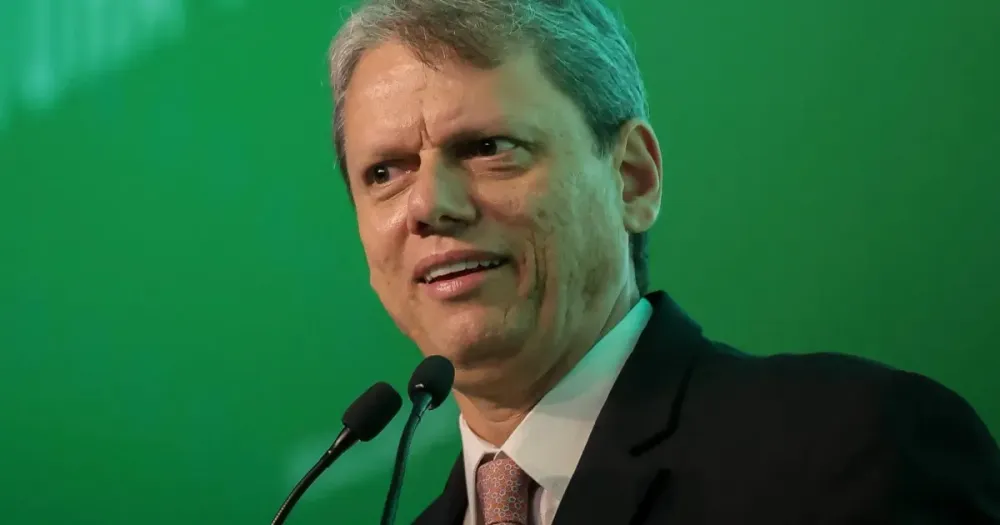Tarcísio diz nos Estados Unidos que não existe direita sem Bolsonaro