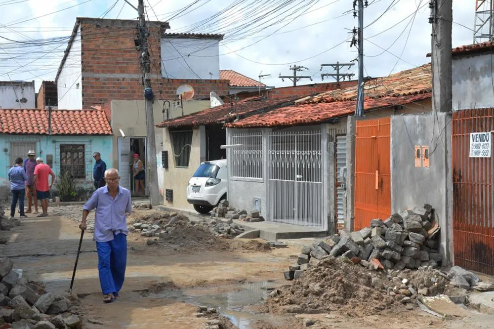 Prefeitura vai notificar a Embasa por serviço malfeito e sem conclusão no Caseb