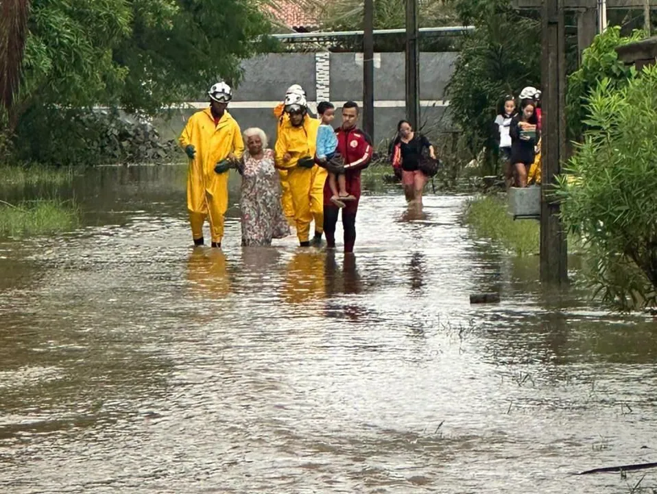 Cidade da Bahia cancela festa de São João após fortes chuvas
