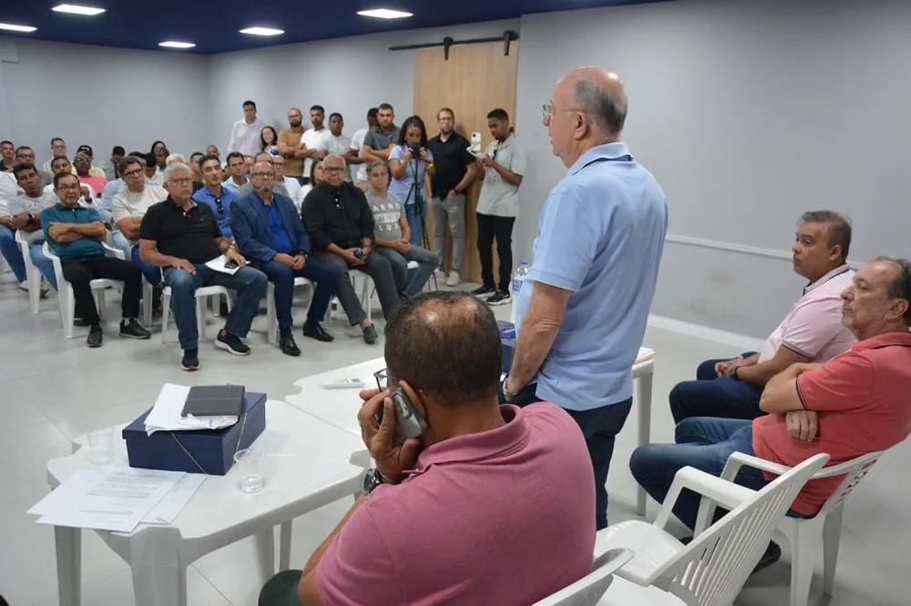 José Ronaldo analisa projeto de lei para desburocratizar pequenos empreendimentos imobiliários