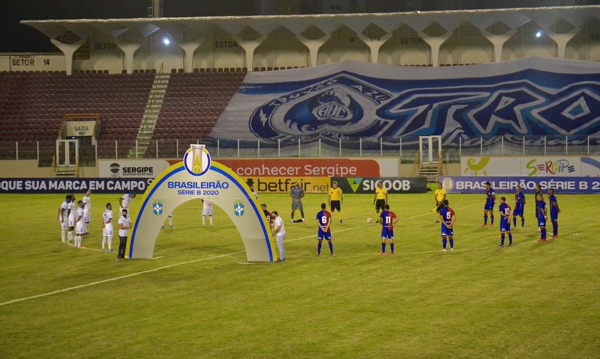 Covid-19: técnico e jogador do Confiança-SE testam positivo