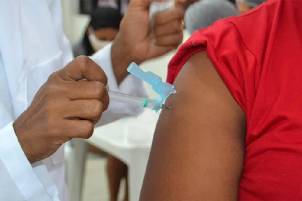 Vacinação contra a gripe com ações especiais nesta sexta e sábado