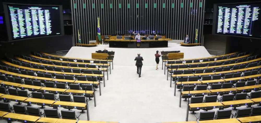 Com tensões internas e busca por protagonismo, fusões e federações movimentam xadrez político rumo a 2026