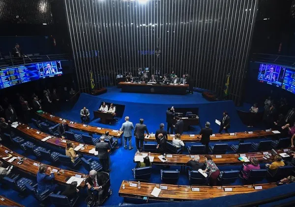 Divergências sobre mandatos e unificação de datas podem atrasar votação da PEC da reeleição