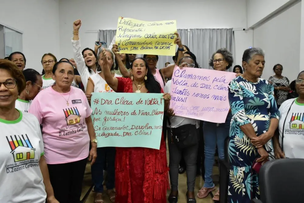 Com ato público na Câmara, mulheres cobram permanência de Clécia Vasconcelos na DEAM
