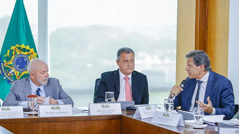 Aumenta a tensão no governo Lula com a guerra entre Haddad e Rui Costa