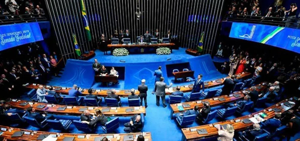 Senado aprova projeto que proíbe influencers e atletas de anunciar bets