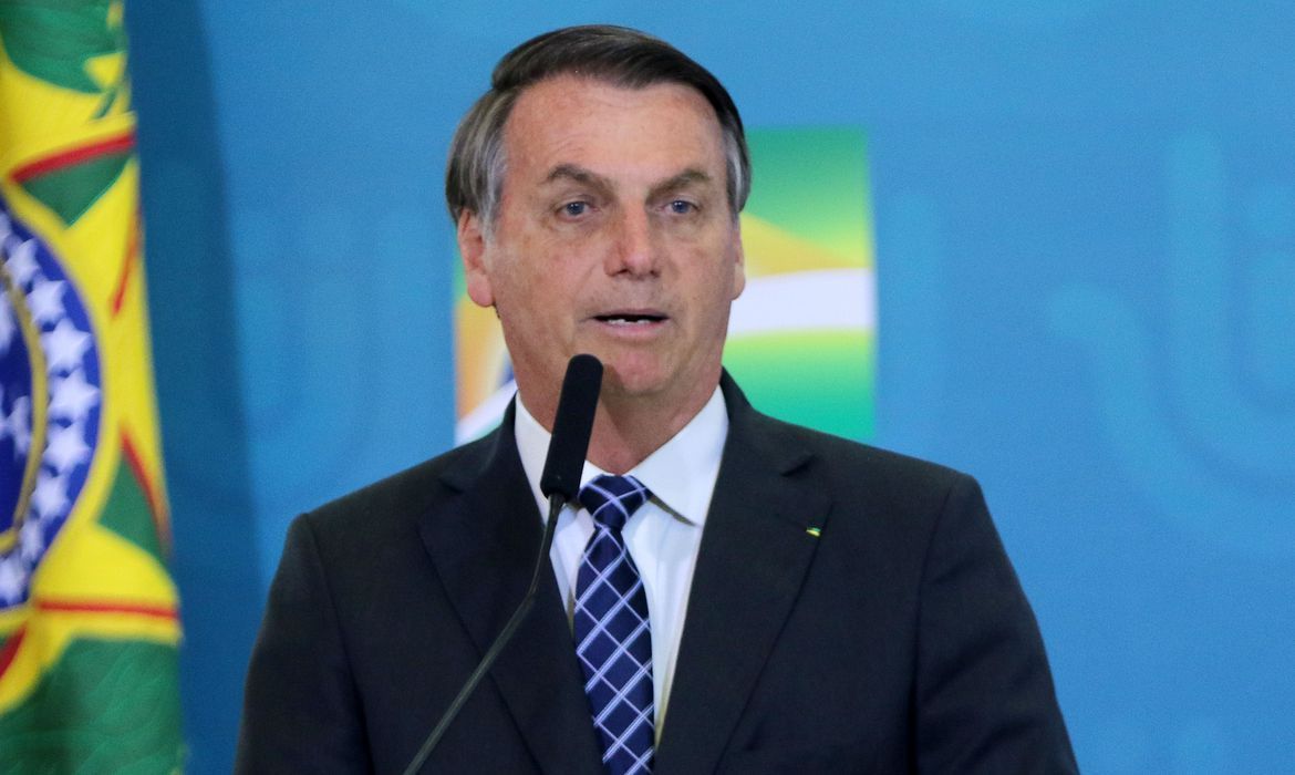 Área econômica chega a R$ 300 para auxílio emergencial pedido por Bolsonaro