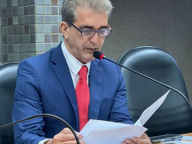 Apos indicação do deputado Robinson Almeida, decreto inclui motociclistas no programa de CNH gratuita