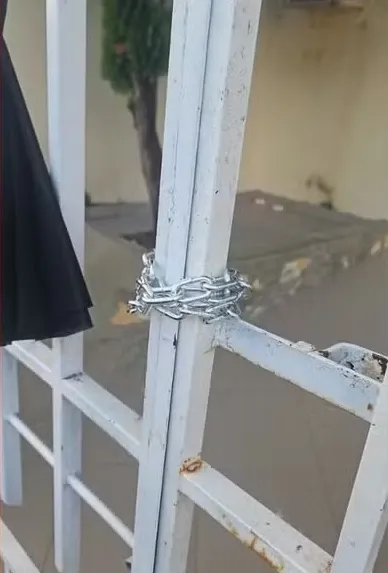 Sucessão na Câmara de cidade da BA vira caso de Justiça após morte de presidente; disputa teve sede trancada e votação de madrugada