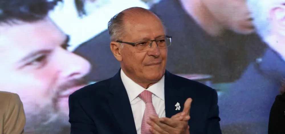 Em congresso do PSB, Alckmin reforça parceria com Lula e o chama de “companheiro de trincheira”