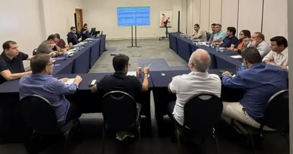 ACM Neto faz reunião com aliados, organiza cenário político da Bahia e faz “rascunho eleitoral” para 2026