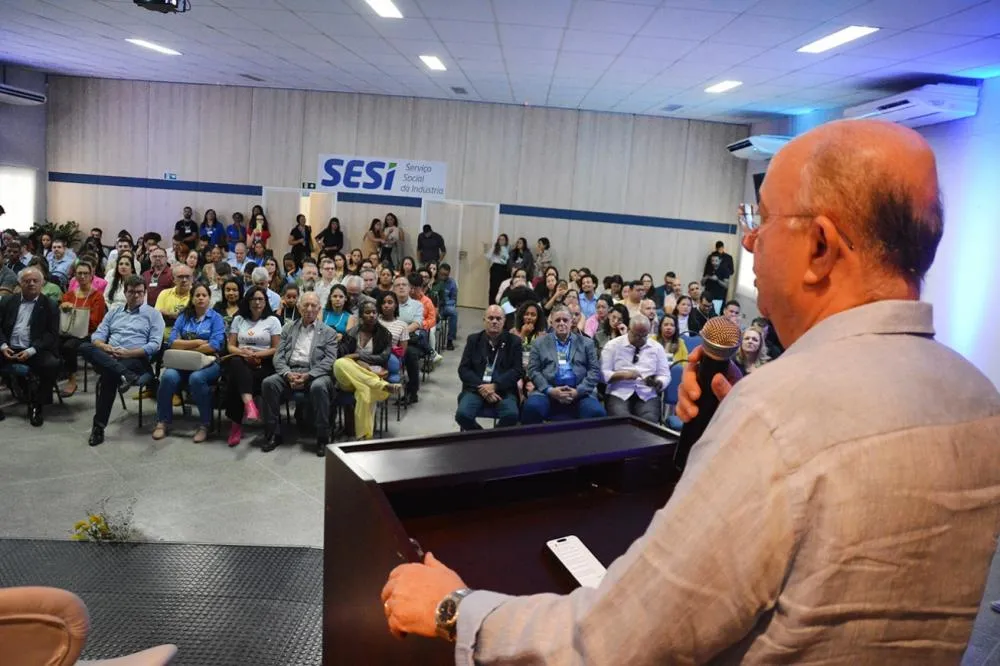 Prefeito anuncia incentivos fiscais para novas indústrias no 2º Simpósio da Indústria do Sertão