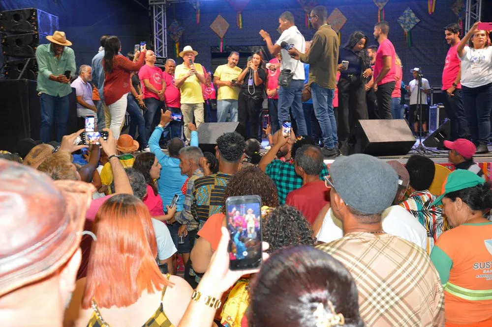 Grande público prestigia primeira noite do Arraiá do Comércio