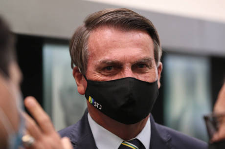 Bolsonaro deve prorrogar auxílio emergencial por mais 4 meses no Brasil com valor de R$ 300