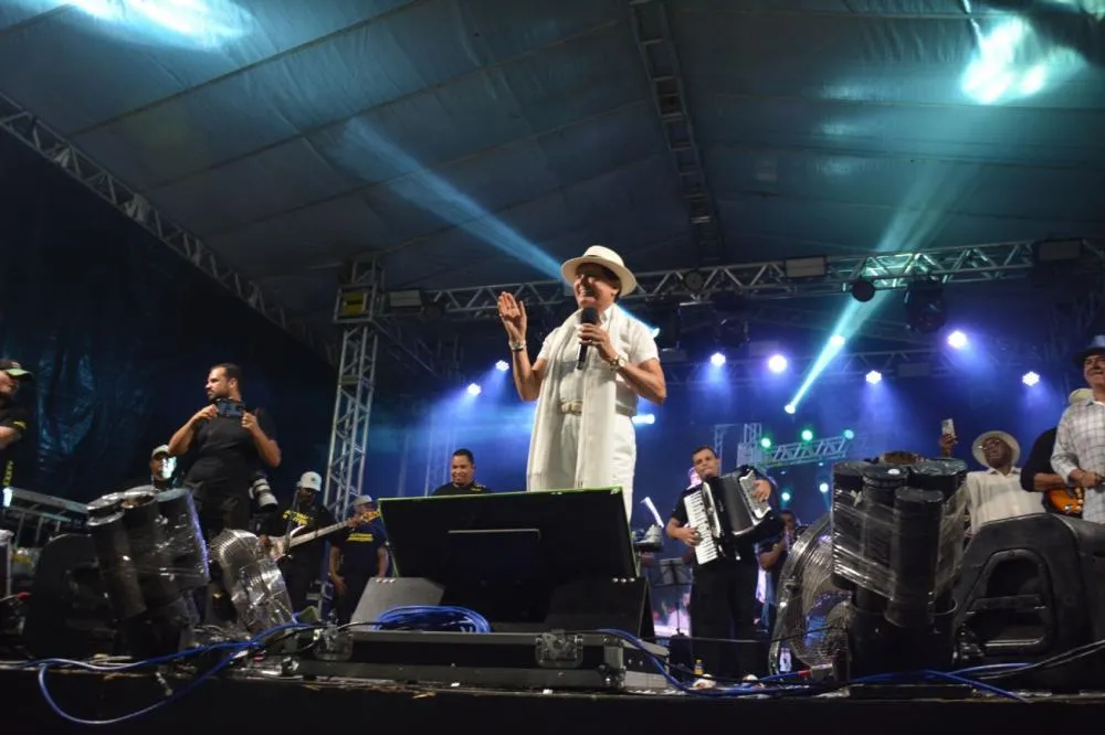 Carlos Pitta é homenageado no primeiro dia do São Pedro; público se emociona