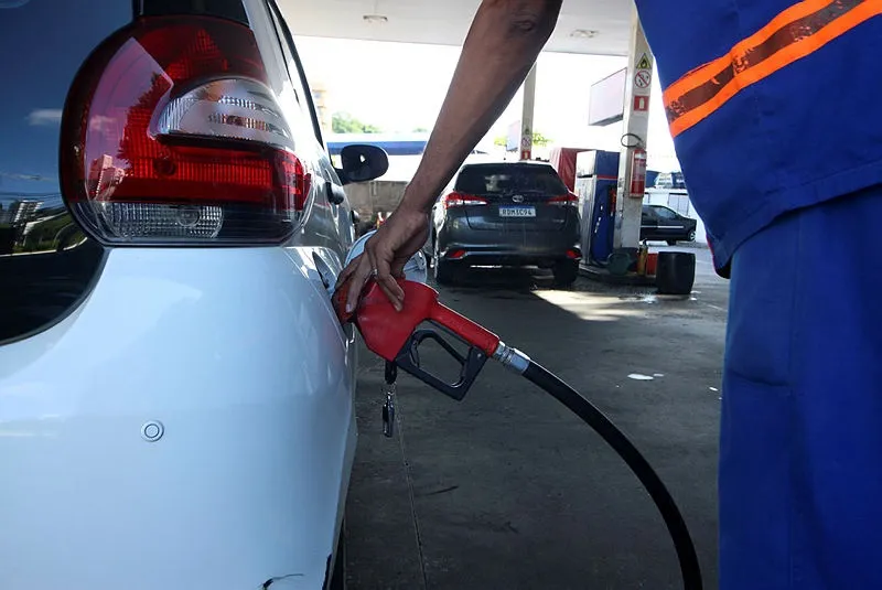 Posto de combustível em Salvador (ilustração) - Foto: Denisse Salazar | Ag. A TARDE