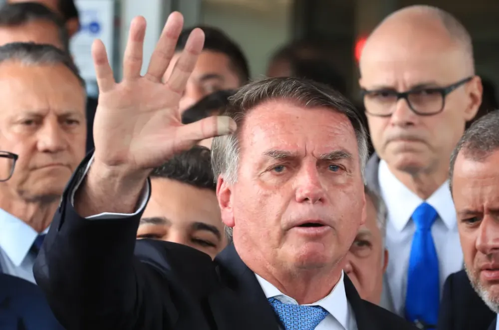Ex-presidente Jair Bolsonaro durante declaração a imprensa após virar Réu no STF. - Foto: Lula Marques/Agência Brasil