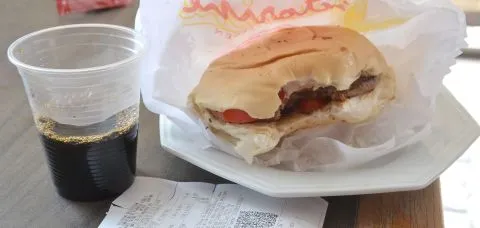 Após 16 meses de alta, café tem 1ª queda de preço