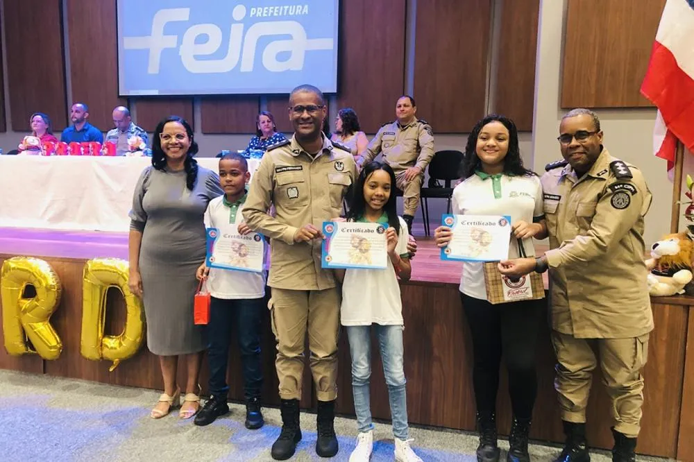 Formatura do PROERD mobiliza alunos da Educação Municipal na prevenção às drogas e à violência