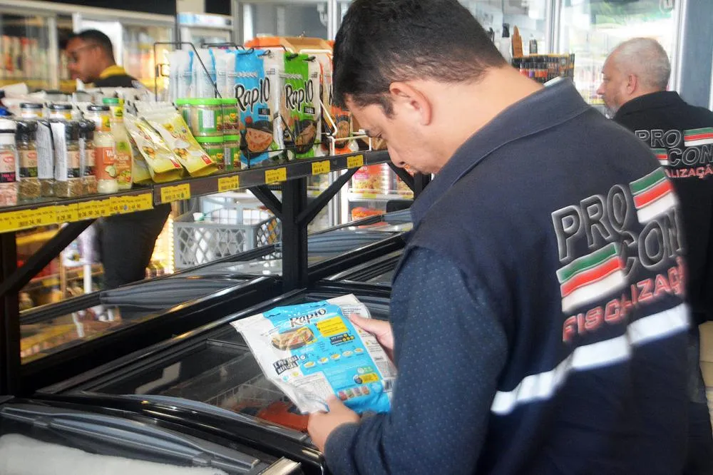 Consumidor deve estar atento ao prazo de validade e condições de embalagem de produtos