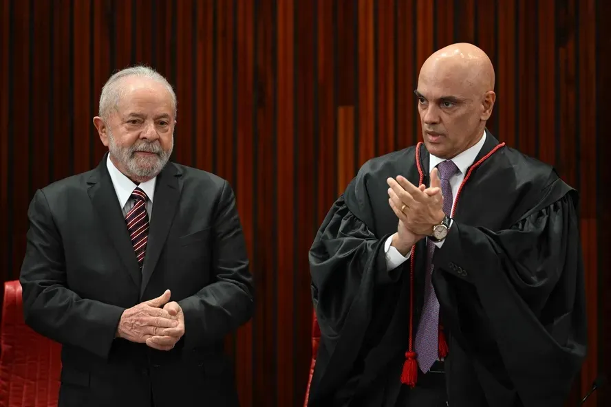 Presidente Lula ao lado do ministro Alexandre de Moraes - Foto: Divulgação / TSE