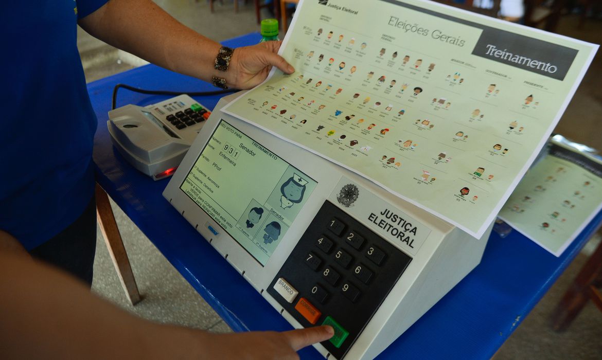 Partidos políticos pretendem eleger uma mulher em cada Câmara Municipal do país, pelo menos. Entenda.