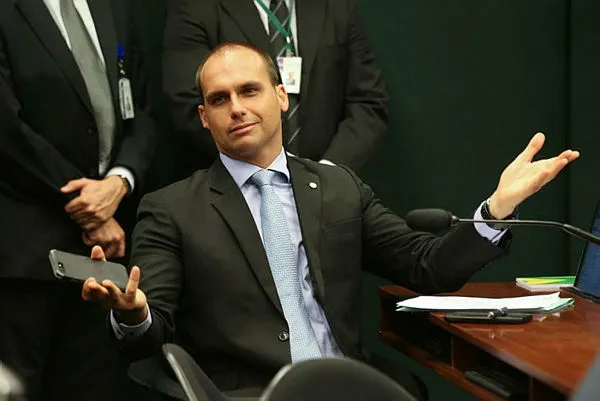 Eduardo Bolsonaro se licenciou do mandato para morar nos Estados Unidos, onde passou a atuar ao lado do governo Donald Trump em ações contra o Brasil - Foto: Fabio Rodrigues Pozzebom/ Agencia Brasil