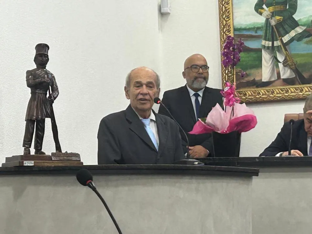 Jornalista Levi Vasconcelos recebe Título de Cidadão Feirense 