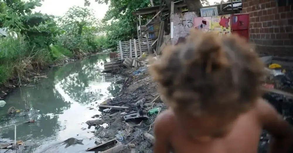 Quase 30% das casas no Brasil ainda não têm acesso à rede de esgoto em 2024, revela IBGE