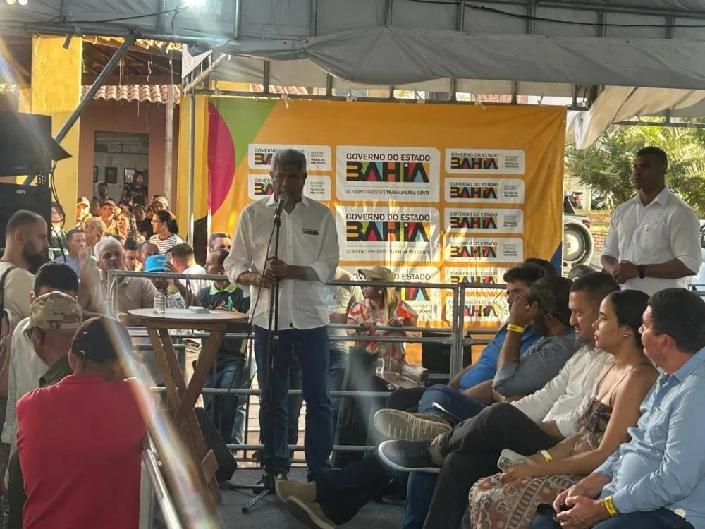 Em Ichu, Jerônimo faz diversas entregas e assina autorizações de novas obras 