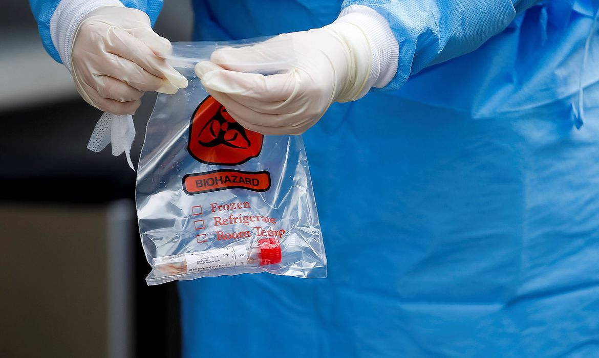 Brasil passa de 120 mil óbitos em função da covid-19.